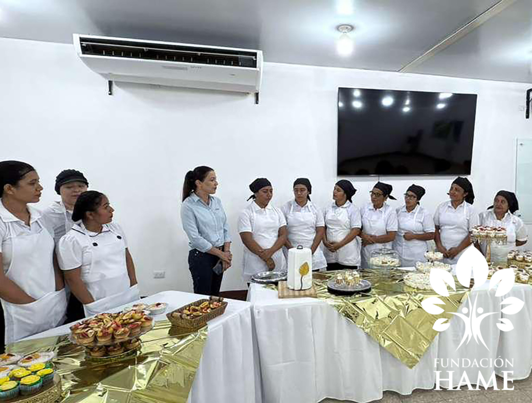 ¡Celebramos a 25 nuevas graduadas de repostería en Coatepeque!